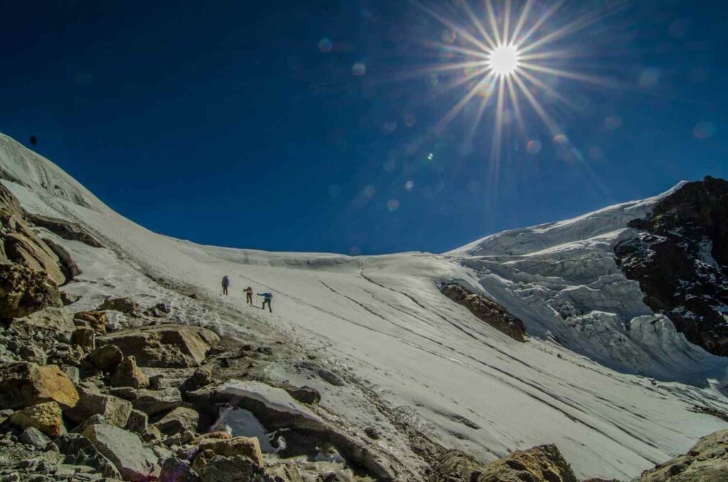 climbers-glacier-sunburst-himalayas